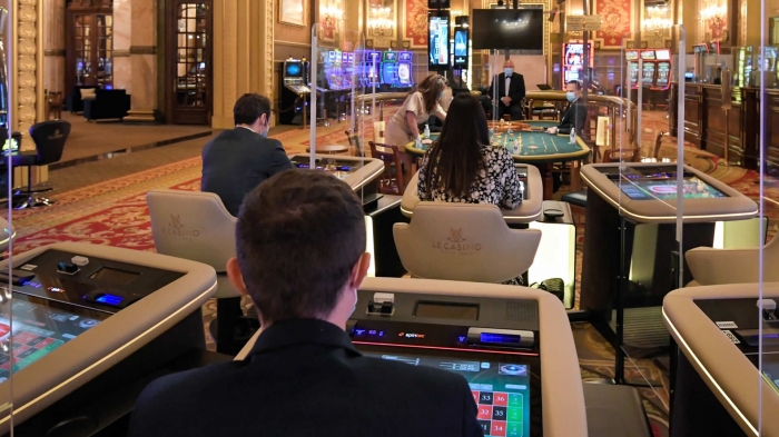 spintec-integrates-live-french-roulette-table-with-stand-alone-play-stations