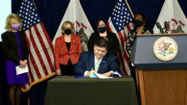 illinois-gov.-signs-bill-to-allow-in-state-college-sports-bets,-online-registration,-new-in-stadium-sportsbook