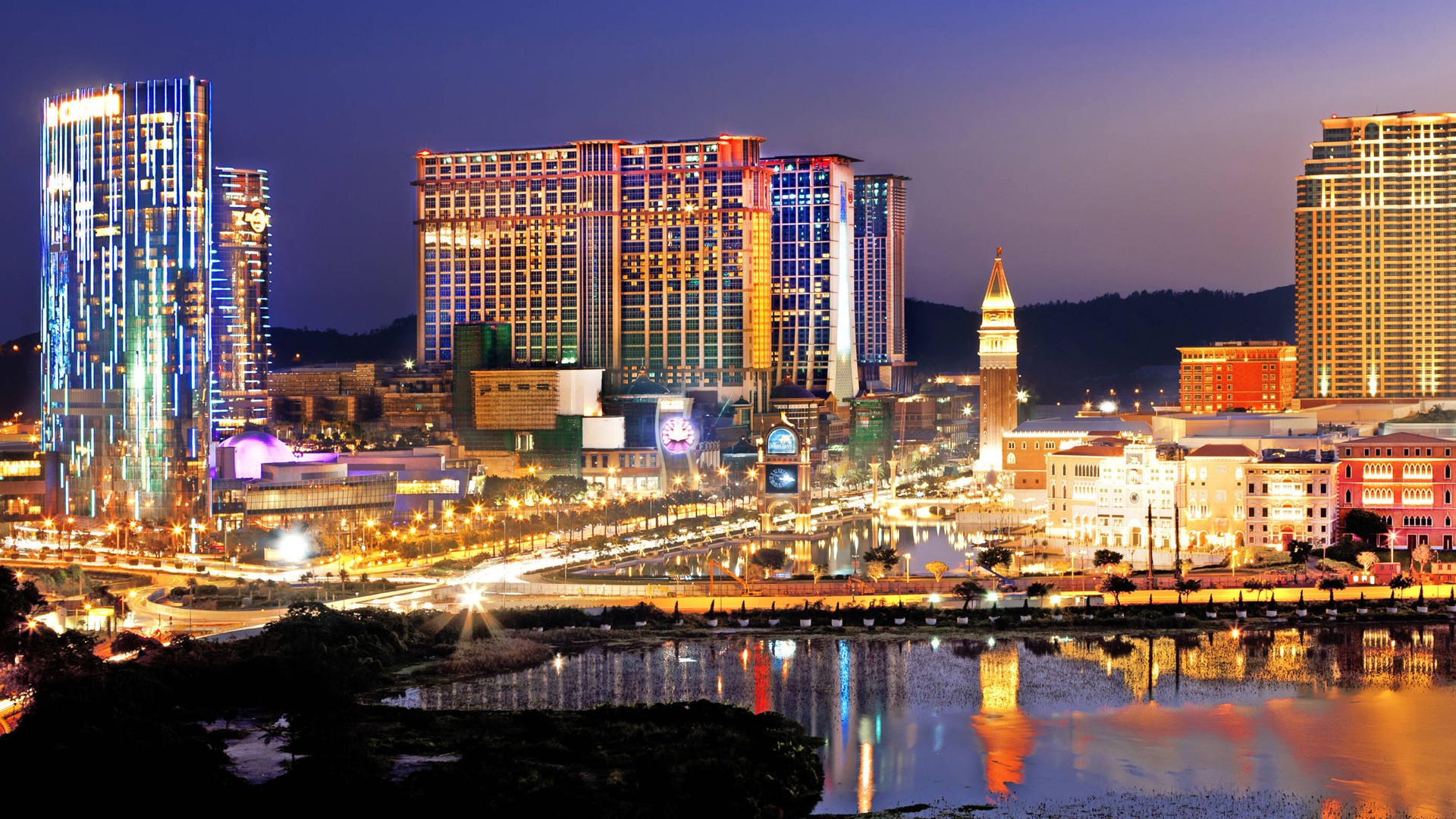  Macau officials exploring tax cut, relaxed “satellite casinos” requirements in new gaming law draft