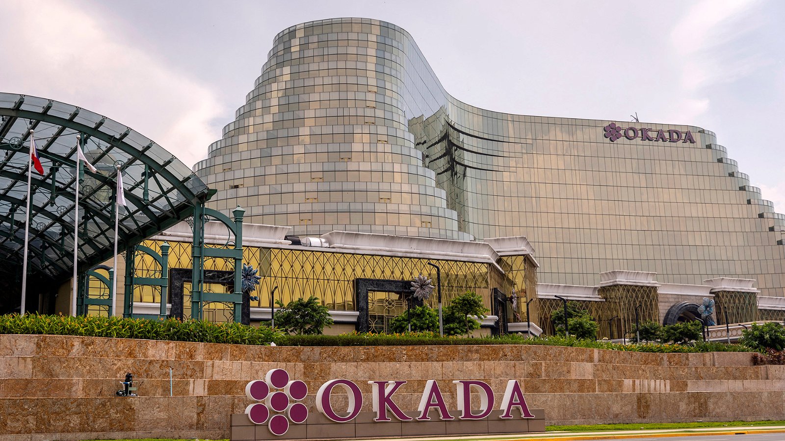 japan's-universal-entertainment-takes-over-okada-manila's-operations