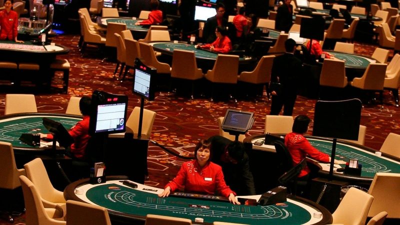 macau-gaming-sector-records-modest-employee-drop-in-q4-2023-amidst-wage-hikes