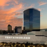oasis-pool-deck-opens-at-fontainebleau