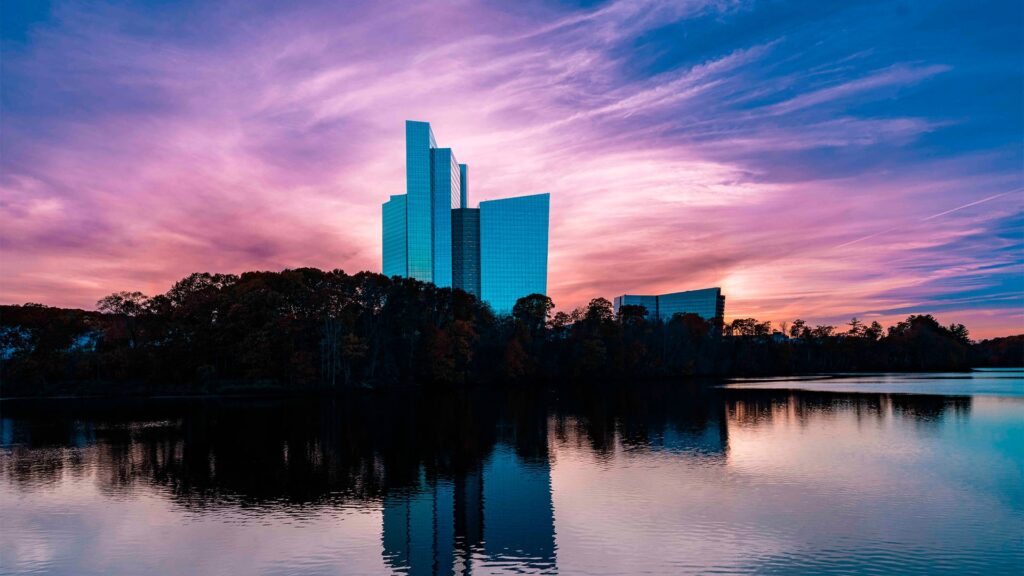 connecticut's-mohegan-sun-to-launch-new-igt-wheel-of-fortune-cash-on-reels-slots
